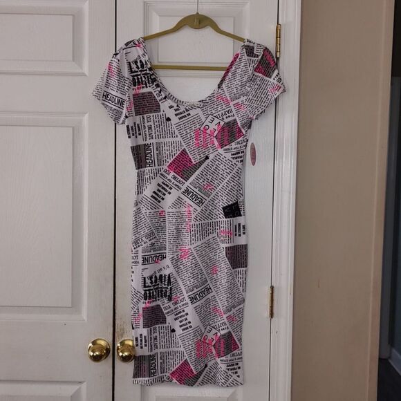 Full Circle Trends  fitted  newspaper print  dress  Sz M - Picture 1 of 8
